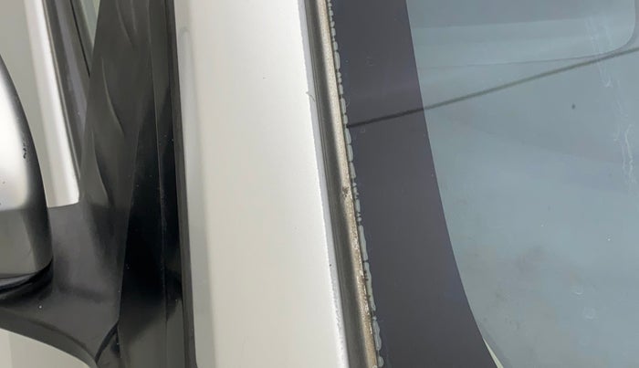 2015 Honda Brio S MT, Petrol, Manual, 28,413 km, Right A pillar - Paint is slightly faded