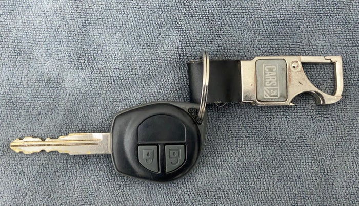 2017 Maruti Swift VDI ABS, Diesel, Manual, 70,839 km, Key Close Up
