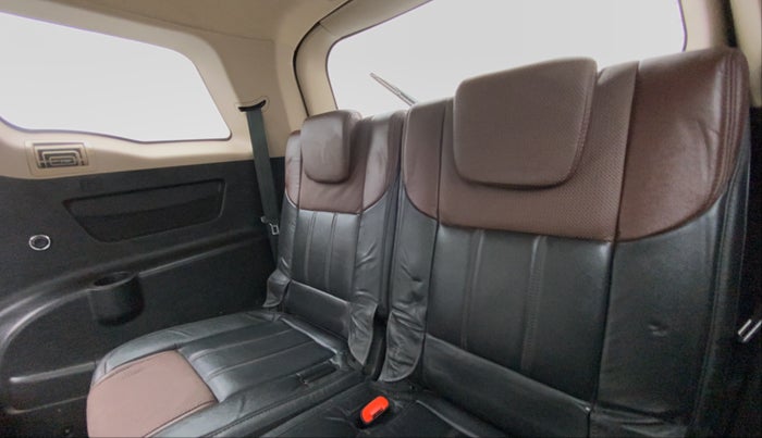 2015 Mahindra XUV500 W8 FWD, Diesel, Manual, 70,634 km, Third Seat Row ( optional )