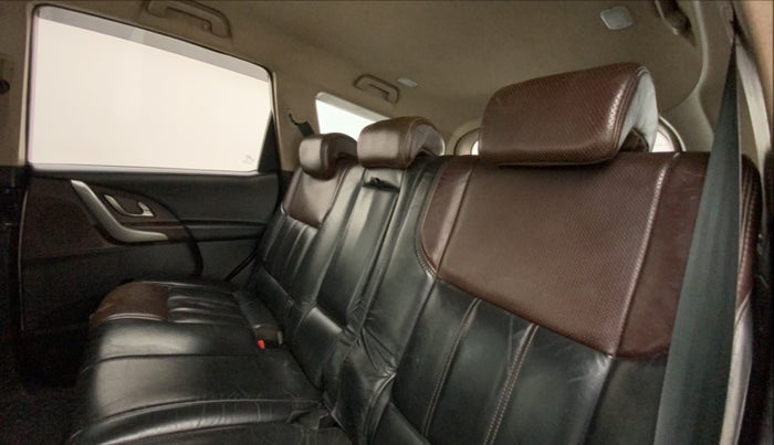 2013 Mahindra XUV500 W8, Diesel, Manual, 87,683 km, Right Side Rear Door Cabin