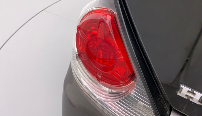 2013 Honda Brio V MT, Petrol, Manual, 1,12,418 km, Left tail light - Reverse gear light not functional