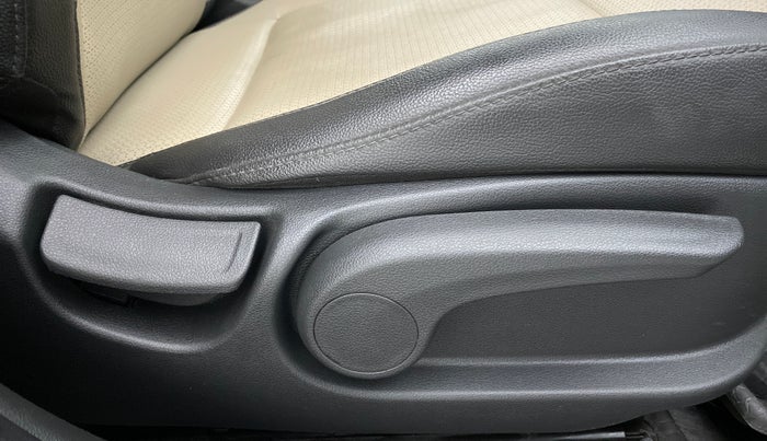 2019 Hyundai Verna 1.6 SX VTVT (O), Petrol, Manual, 65,718 km, Driver Side Adjustment Panel