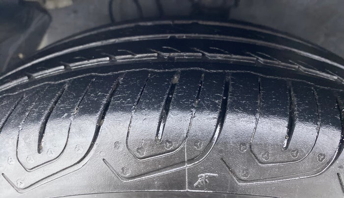 2014 Hyundai i20 SPORTZ 1.2 VTVT, Petrol, Manual, 97,059 km, Left Front Tyre Tread