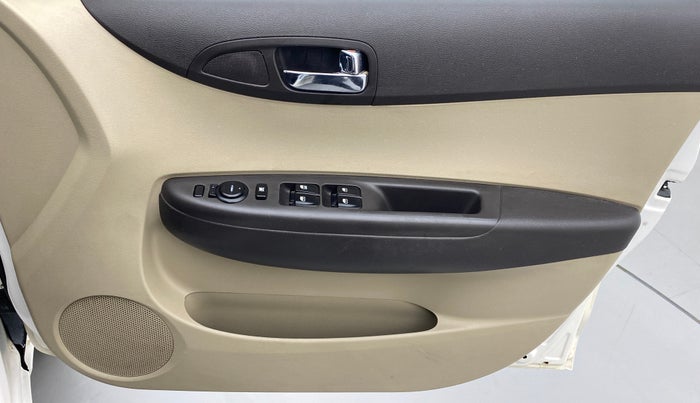 2014 Hyundai i20 SPORTZ 1.2 VTVT, Petrol, Manual, 97,059 km, Driver Side Door Panels Control