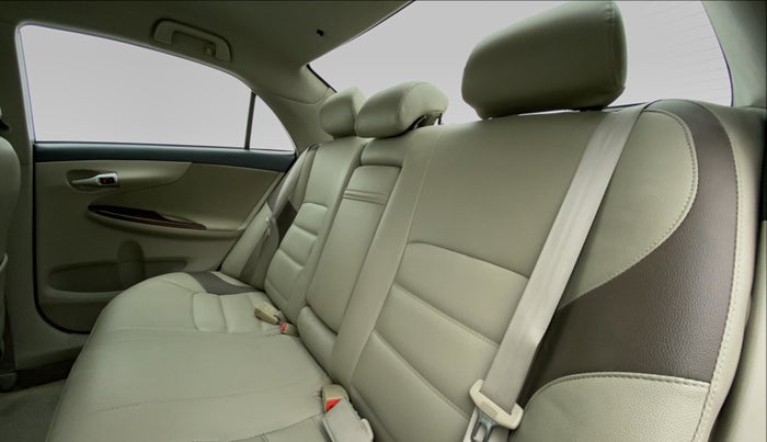2011 Toyota Corolla Altis 1.8 G, Petrol, Manual, 68,389 km, Right Side Rear Door Cabin