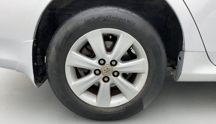 2011 Toyota Corolla Altis 1.8 G, Petrol, Manual, 68,389 km, Right Rear Wheel
