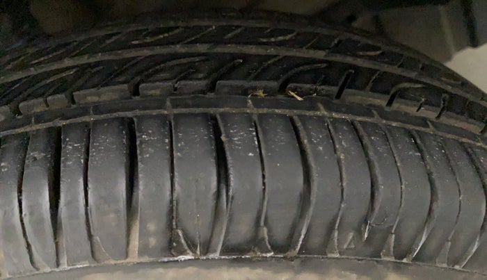 2014 Maruti Wagon R 1.0 VXI, CNG, Manual, 49,095 km, Left Front Tyre Tread