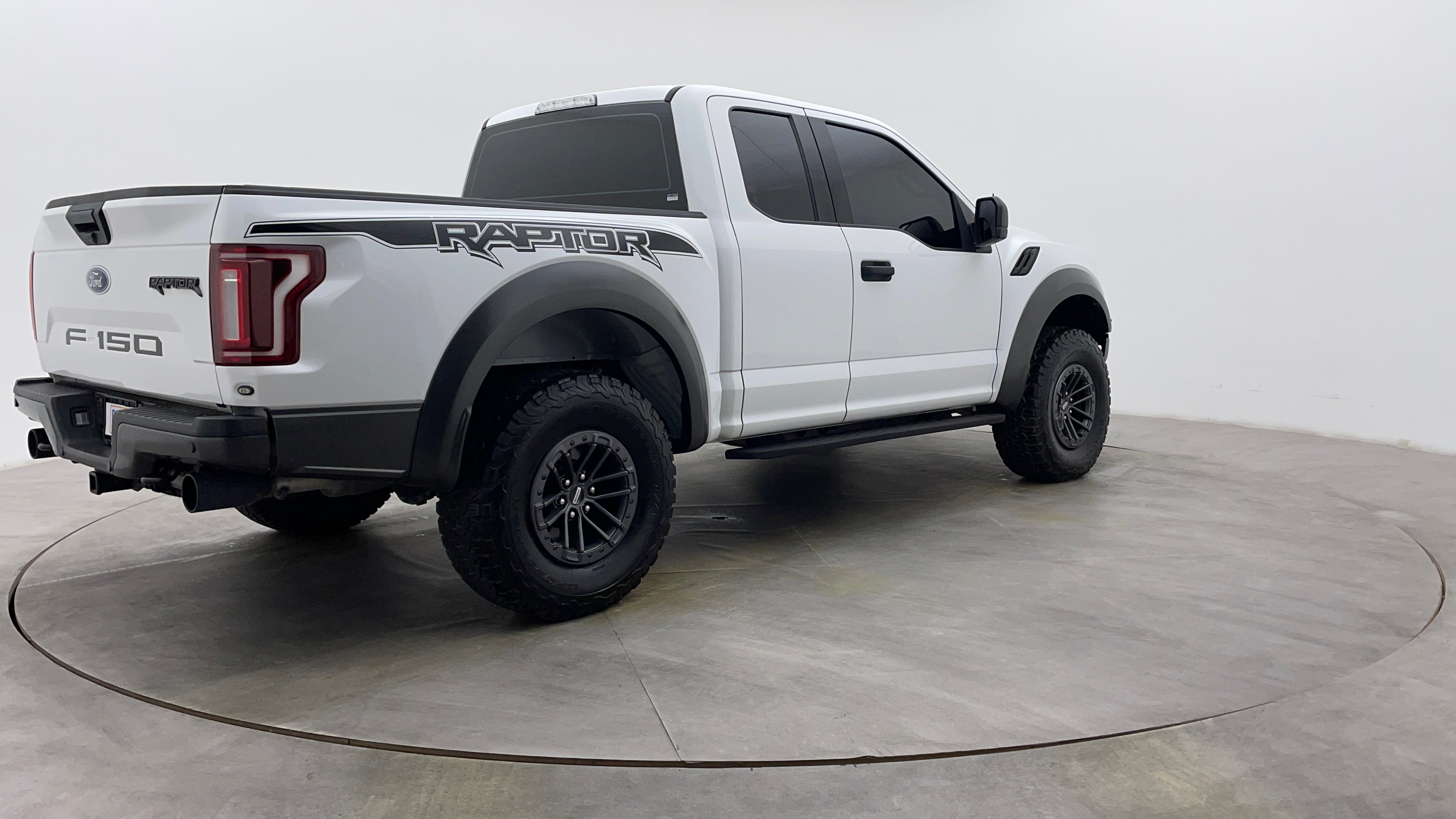 Ford F 150 RAPTOR-Right Back Diagonal (45- Degree) View