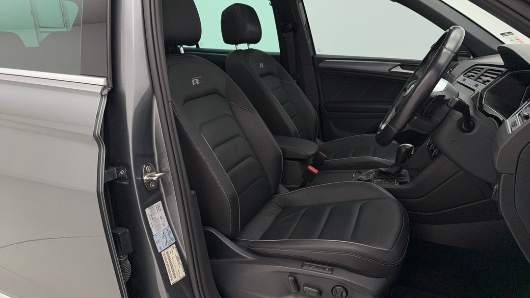 2020 Volkswagen Tiguan 162 Tsi Highline, Automatic, 129923 km, Right Side Front Door Cabin View
