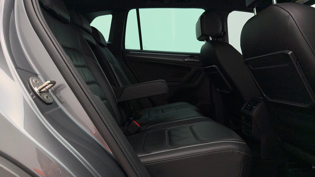 2020 Volkswagen Tiguan 162 Tsi Highline, Automatic, 129923 km, Right Side Rear Door Cabin View