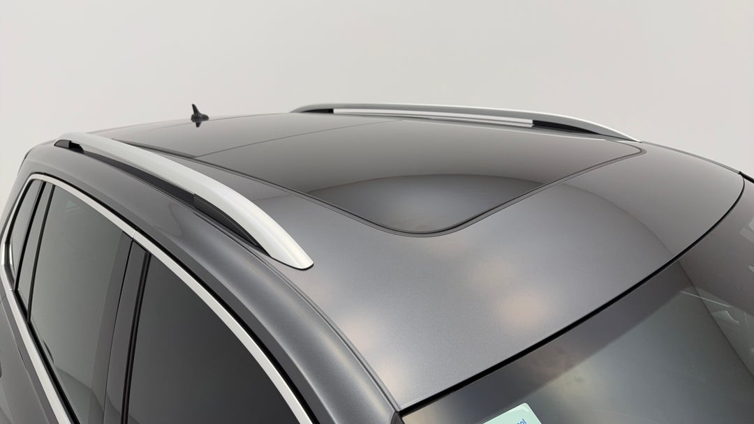 2020 Volkswagen Tiguan 162 Tsi Highline, Automatic, 129923 km, Roof/Sunroof View