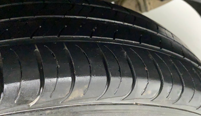 2017 Hyundai Creta E PLUS 1.6 PETROL, Petrol, Manual, 28,028 km, Left Rear Tyre Tread