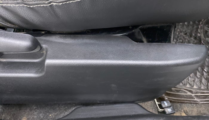 2013 Maruti Wagon R 1.0 VXI, Petrol, Manual, 44,186 km, Driver seat - Seat side trim has minor damage