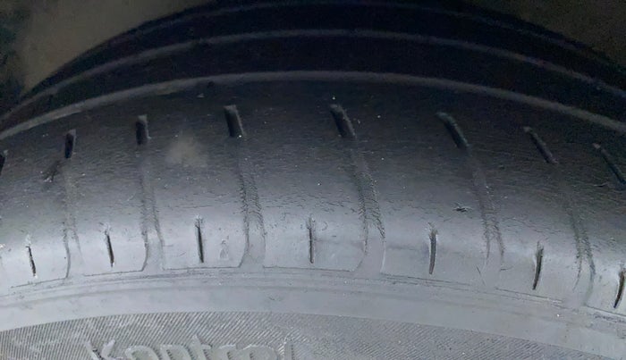 2017 Hyundai New Elantra 2.0 SX MT PETROL, Petrol, Manual, 1,15,669 km, Left Front Tyre Tread