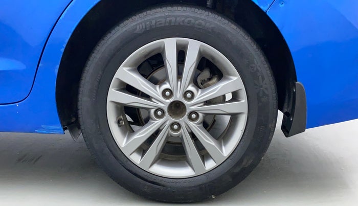 2017 Hyundai New Elantra 2.0 SX MT PETROL, Petrol, Manual, 1,15,669 km, Left Rear Wheel