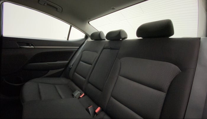 2017 Hyundai New Elantra 2.0 SX MT PETROL, Petrol, Manual, 1,15,669 km, Right Side Rear Door Cabin