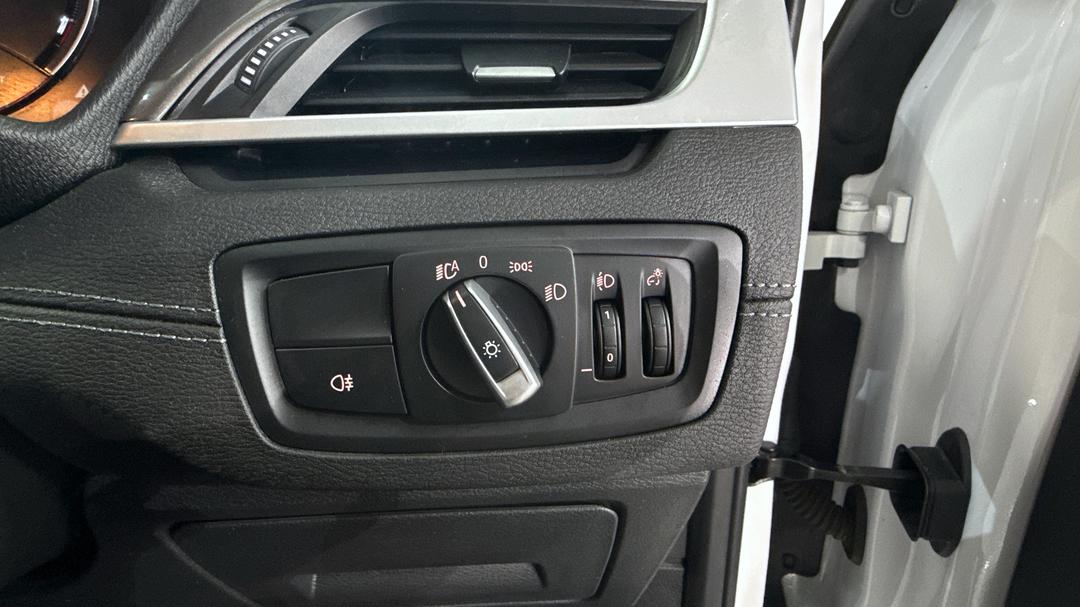2021 BMW X1 sDrive 18i, Automatic, 28239 km, Utility Switches/Buttons