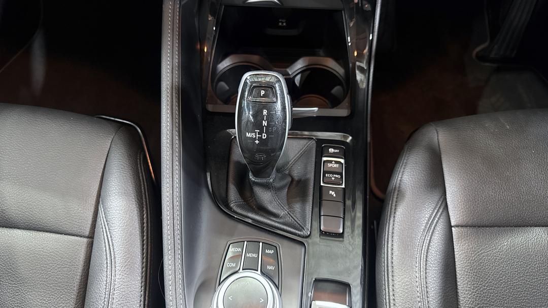 2021 BMW X1 sDrive 18i, Automatic, 28239 km, Gear Lever 