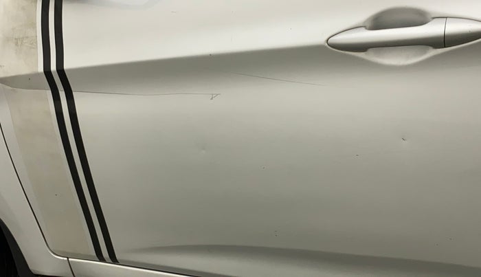 2015 Hyundai Verna 1.4 VTVT, Petrol, Manual, 89,989 km, Front passenger door - Minor scratches