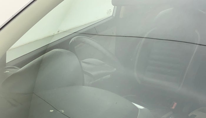 2015 Hyundai Verna 1.4 VTVT, Petrol, Manual, 89,989 km, Front windshield - Minor spot on windshield