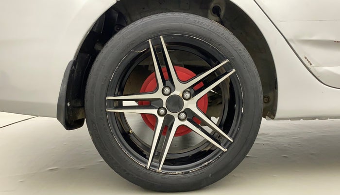 2015 Hyundai Verna 1.4 VTVT, Petrol, Manual, 89,989 km, Right Rear Wheel