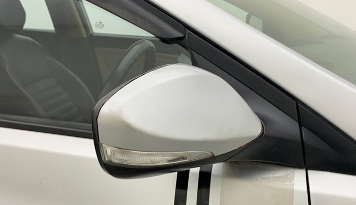2015 Hyundai Verna 1.4 VTVT, Petrol, Manual, 89,989 km, Right rear-view mirror - Cover has minor damage