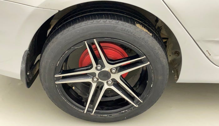 2015 Hyundai Verna 1.4 VTVT, Petrol, Manual, 89,989 km, Right rear tyre - Minor scratches