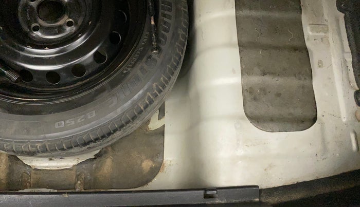 2015 Hyundai Verna 1.4 VTVT, Petrol, Manual, 89,989 km, Boot floor - Slight discoloration