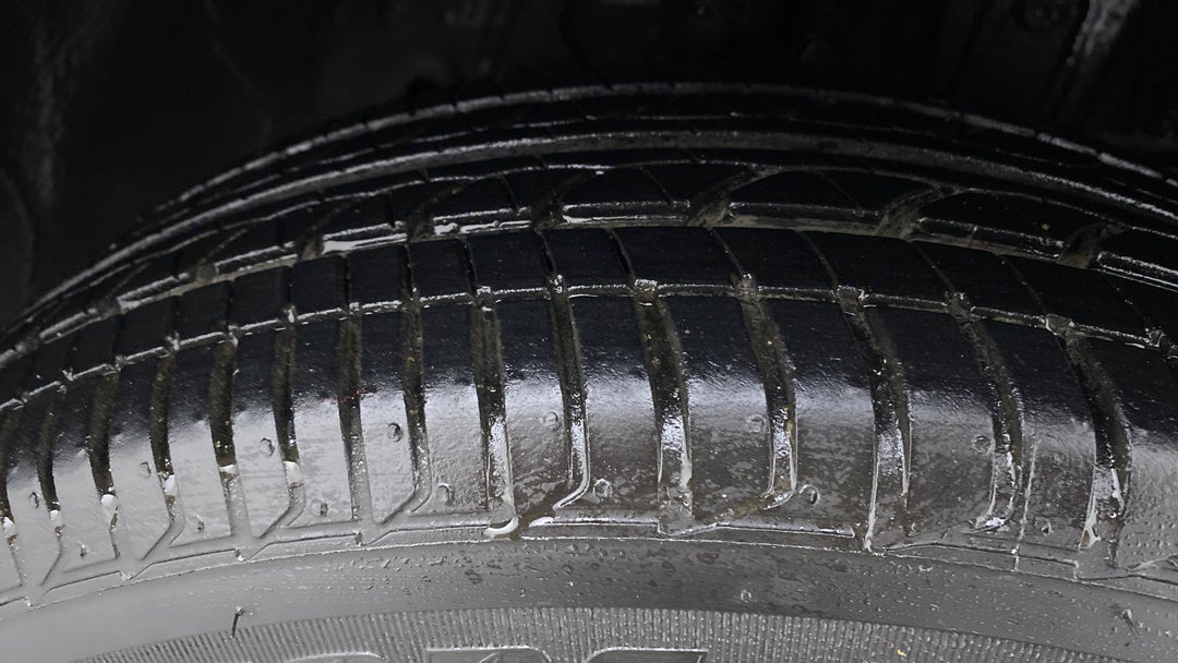 Right Front Tyre Tread