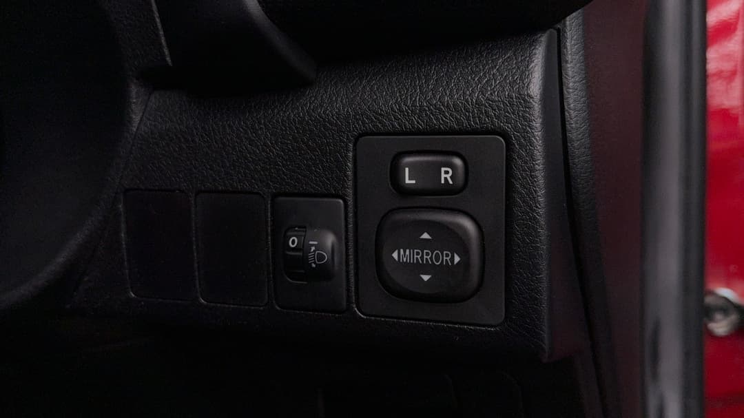 2016 Toyota Corolla Ascent Sport, Automatic, 165736 km, Utility Switches/Buttons