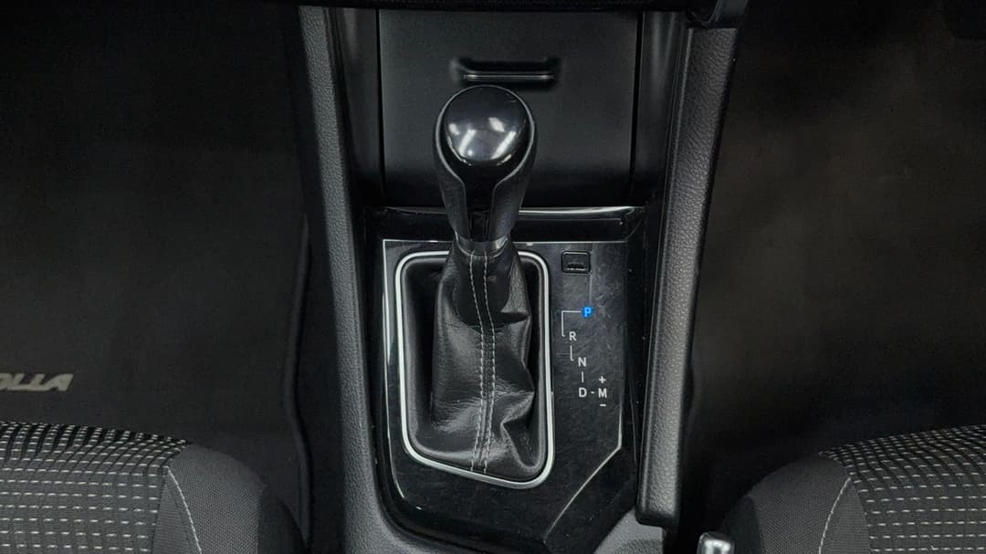 2016 Toyota Corolla Ascent Sport, Automatic, 165736 km, Gear Lever 
