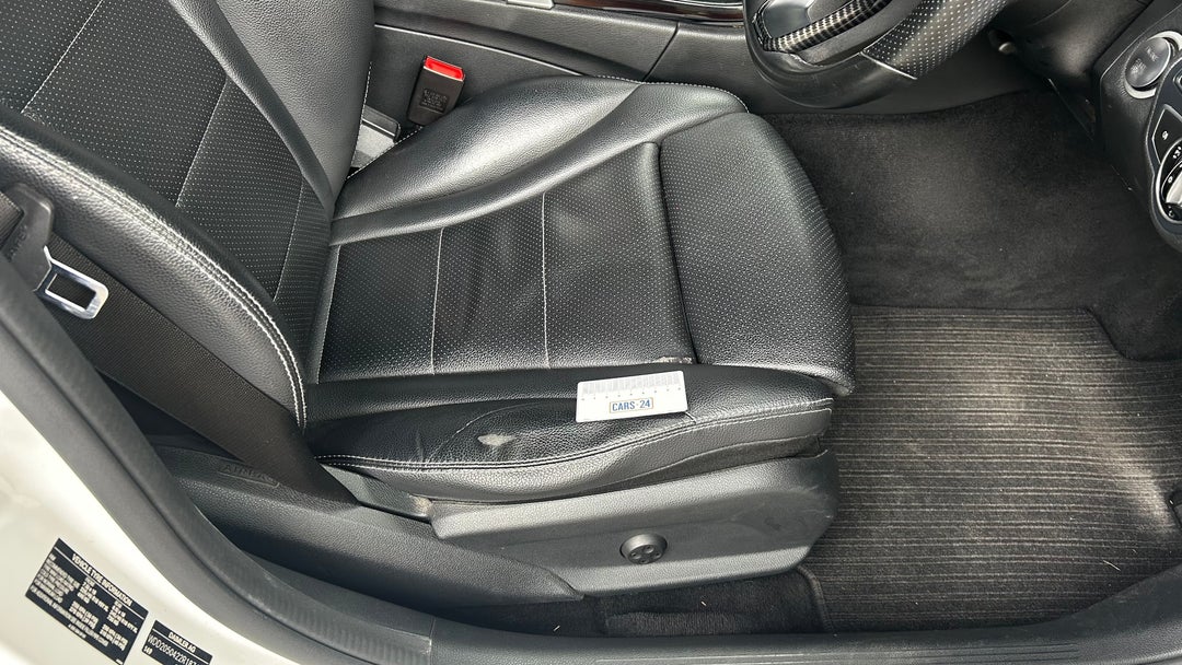 Seats Front RHS Scratch