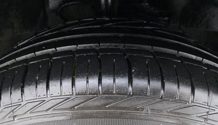 2018 Tata NEXON XZA + 1.2 PETROL A/T, Petrol, Automatic, 55,298 km, Right Front Tyre Tread