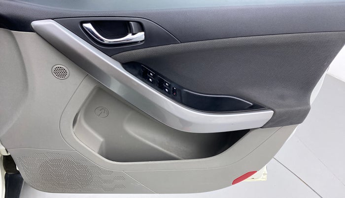 2018 Tata NEXON XZA + 1.2 PETROL A/T, Petrol, Automatic, 55,298 km, Driver Side Door Panels Control
