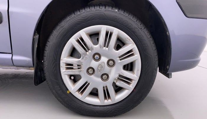 2011 Hyundai Santro Xing GLS, Petrol, Manual, 33,717 km, Right Front Wheel