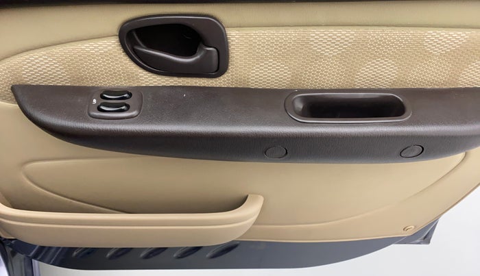 2011 Hyundai Santro Xing GLS, Petrol, Manual, 33,717 km, Driver Side Door Panels Control