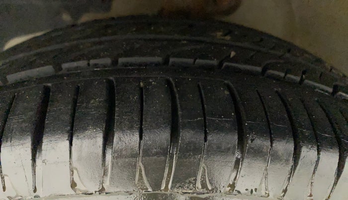 2018 Mahindra KUV 100 NXT K2 D 6S, Diesel, Manual, 43,873 km, Left Front Tyre Tread