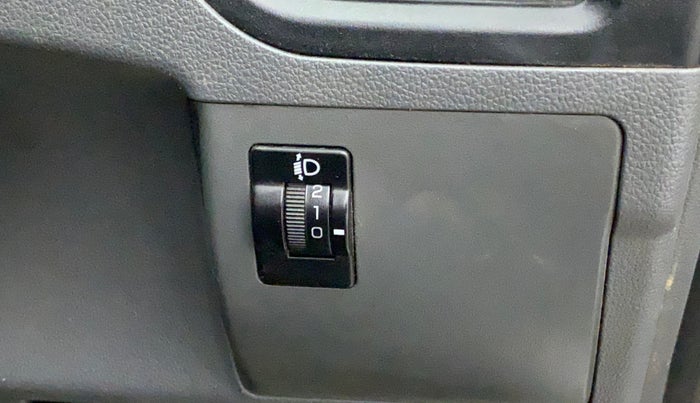 2018 Mahindra KUV 100 NXT K2 D 6S, Diesel, Manual, 43,873 km, Dashboard - Headlight height adjustment not working