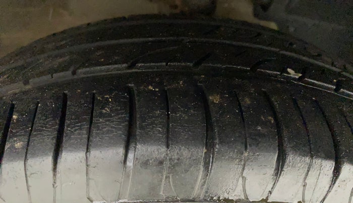 2018 Mahindra KUV 100 NXT K2 D 6S, Diesel, Manual, 43,873 km, Right Front Tyre Tread