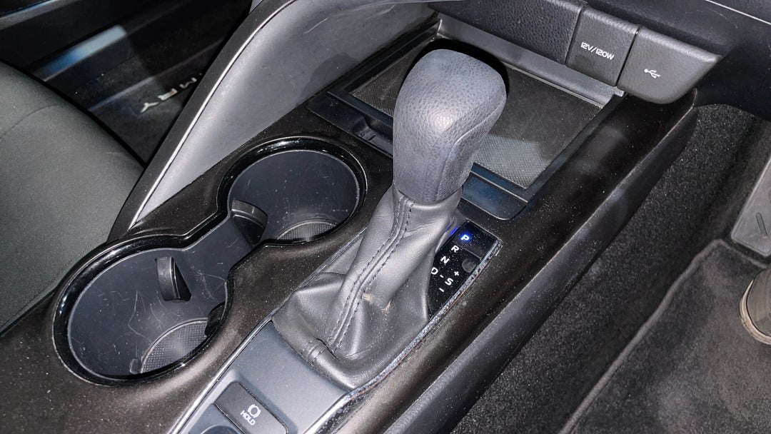 2022 Toyota Camry Ascent, Automatic, 52158 km, Gear Lever 