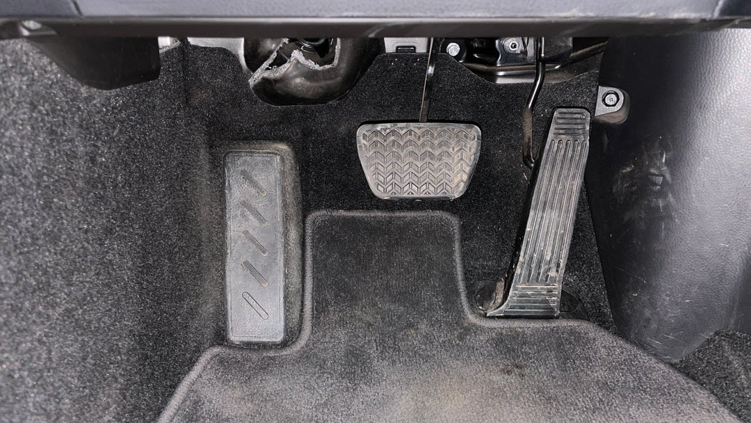 2022 Toyota Camry Ascent, Automatic, 52158 km, Pedals and Footmat