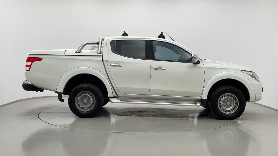 2017 Mitsubishi Triton Gls (4x4), Manual, 173547 km, Right Side View
