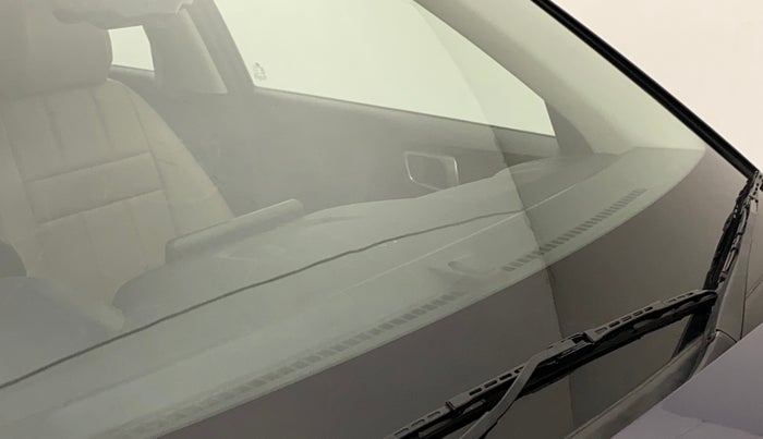 2020 Hyundai VENUE SX PLUS 1.0 TURBO DCT, Petrol, Automatic, 33,909 km, Front windshield - Minor spot on windshield