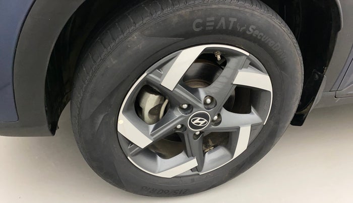 2020 Hyundai VENUE SX PLUS 1.0 TURBO DCT, Petrol, Automatic, 33,909 km, Left front tyre - Minor crack