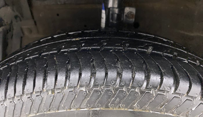 2013 Maruti Swift VXI, Petrol, Manual, 69,428 km, Left Front Tyre Tread