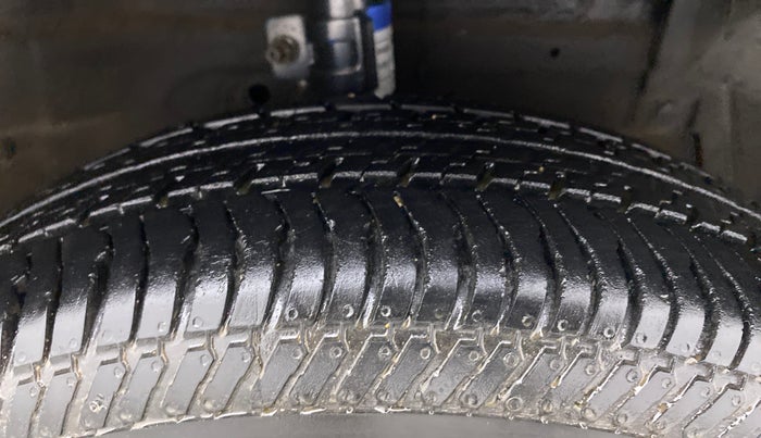 2013 Maruti Swift VXI, Petrol, Manual, 69,428 km, Right Front Tyre Tread