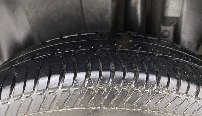 2013 Maruti Swift VXI, Petrol, Manual, 69,428 km, Left Rear Tyre Tread