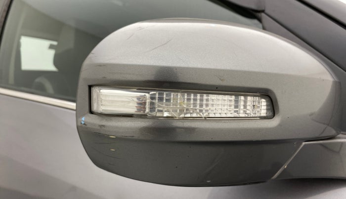 2013 Maruti Swift VXI, Petrol, Manual, 69,428 km, Right rear-view mirror - Indicator light has minor damage