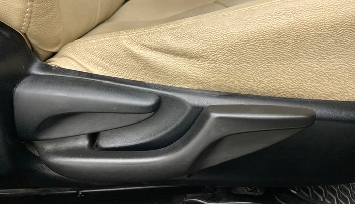 2016 Toyota Corolla Altis G, Petrol, Manual, 76,561 km, Driver Side Adjustment Panel