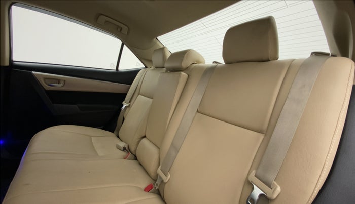 2016 Toyota Corolla Altis G, Petrol, Manual, 76,561 km, Right Side Rear Door Cabin